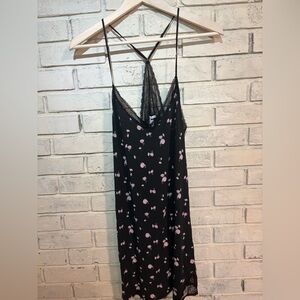 VICTORiA’S SECRET Black Lace trim chemise nighty. Size M EUC